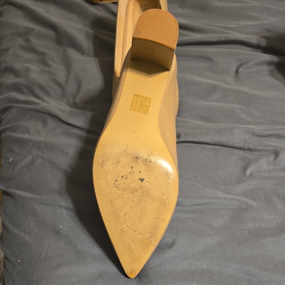 Journee Collection Women's Beige Block Heels - Picture 5 of 13